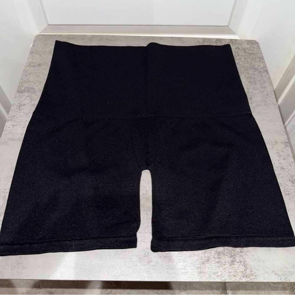 Seamless Apparel One Size - Black - Picture 2 of 5
